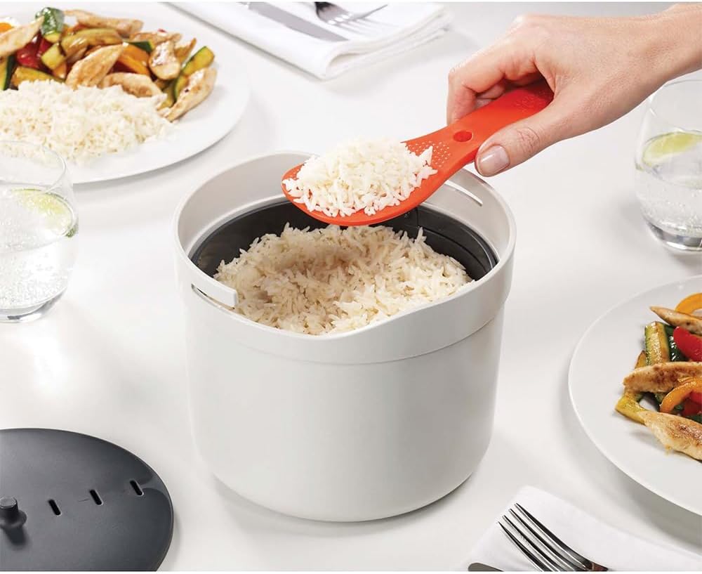 Microwave Rice Cooker with Locking Paddle and Colander, 2 Liter Capacity