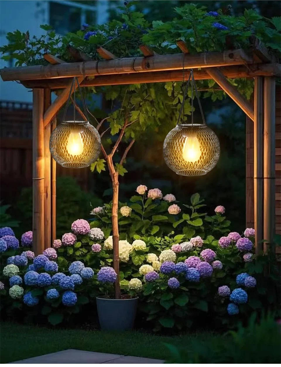 Solar Hanging Lantern with Automatic Light Sensor and 14-Hour Runtime
