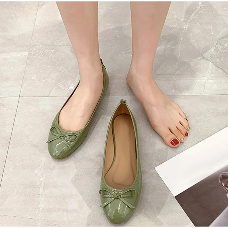 Womens Ballet Flats with Arch Support and Cushioned Insole, Slip-On Design