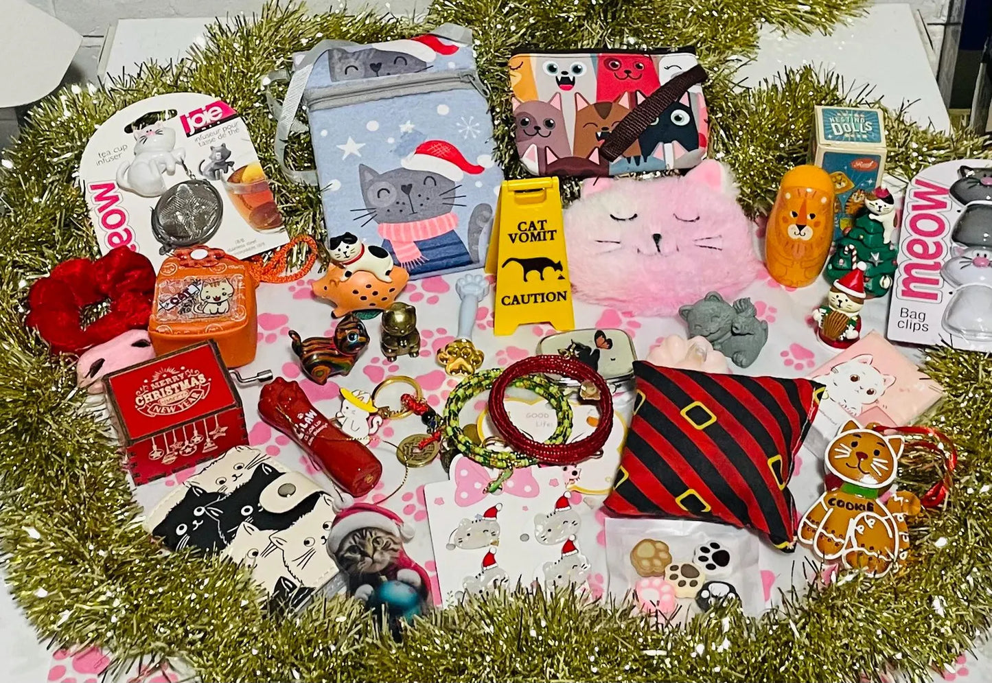 Advent Calendar with 24 Cat-Themed Gifts and Daily Surprises