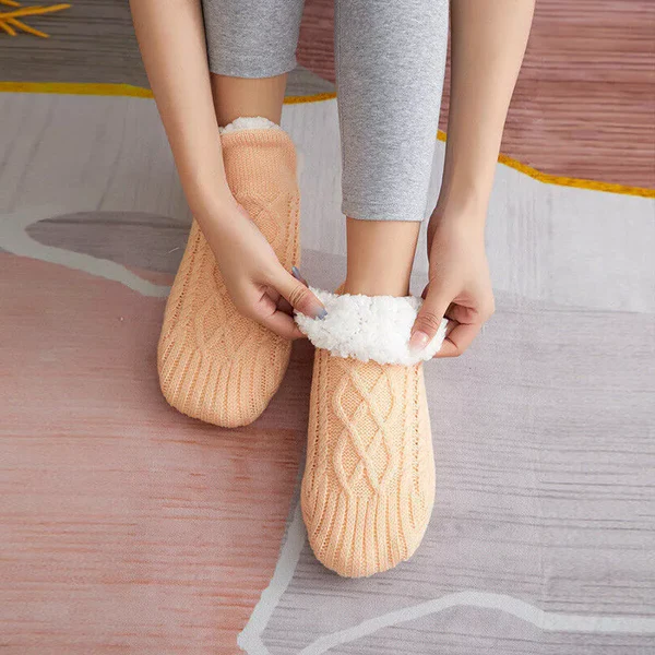 Thermal Socks with Non-Slip Traction and Stretch Cuff, Breathable Indoor Warmth